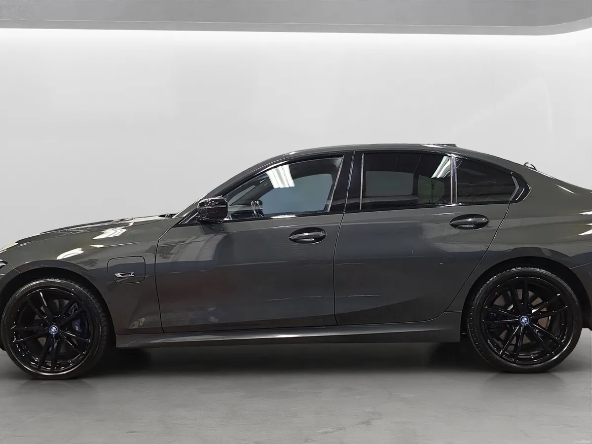 2022 BMW 330E M-SPORT PRO. - Image 4