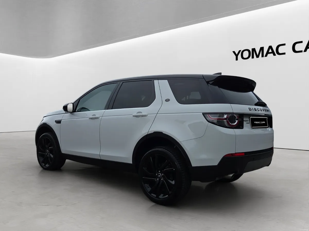 LAND ROVER DISCOVERY SPORT 2.0TD4 HSE BLACK EDT - Image 4