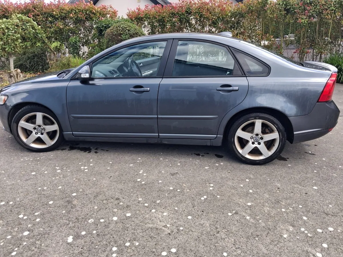 Volvo S40 2011 - Image 2