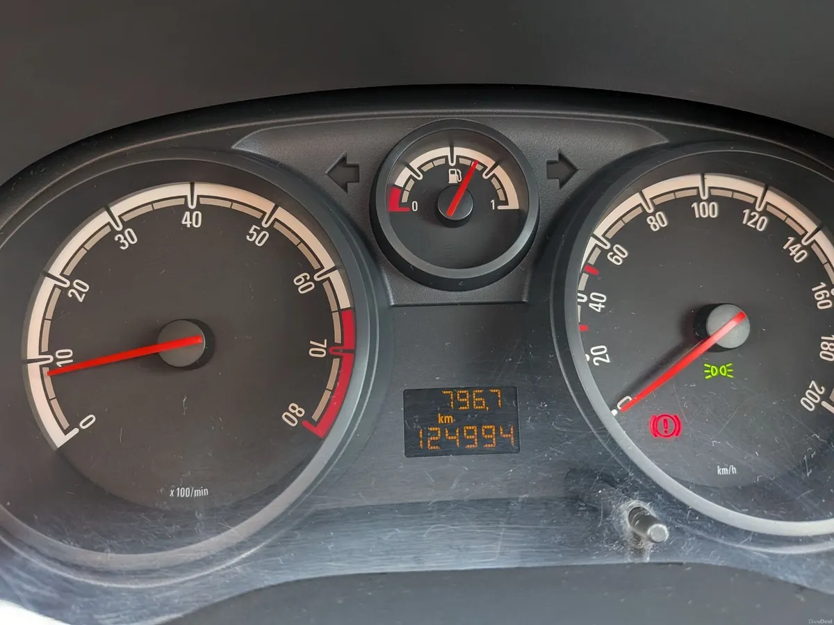 Opel Corsa 1.0 2009 - Image 2