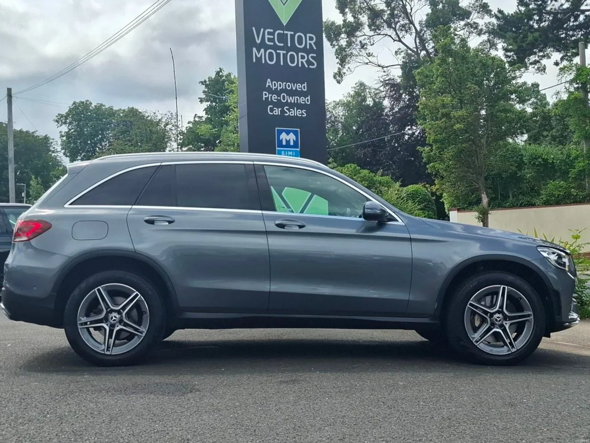 Mercedes-Benz GLC 300E AMG LINE 4MATIC PHEV BLACK - Image 6