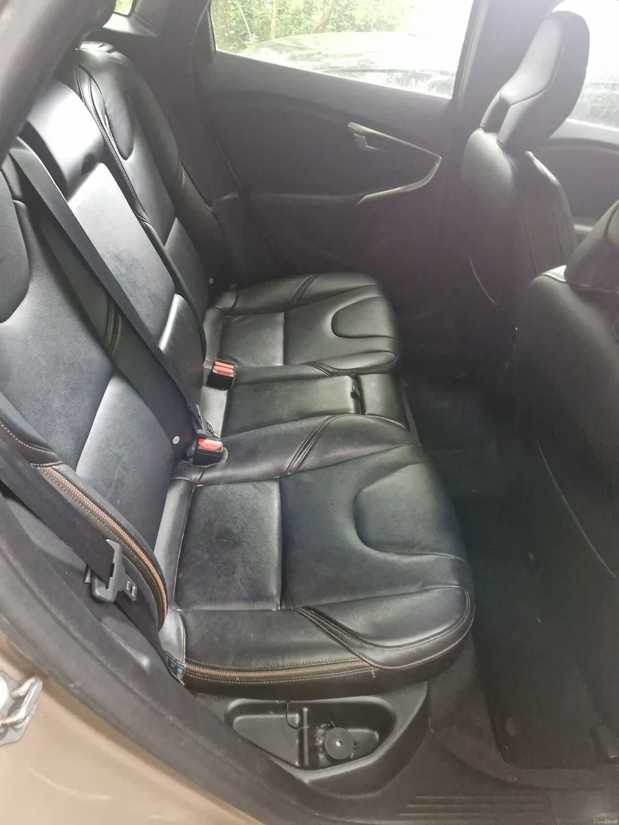 Volvo V40 2016 - Image 2