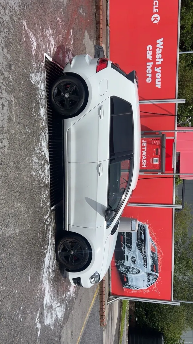 White 2015 1.4 petrol golf - Image 4
