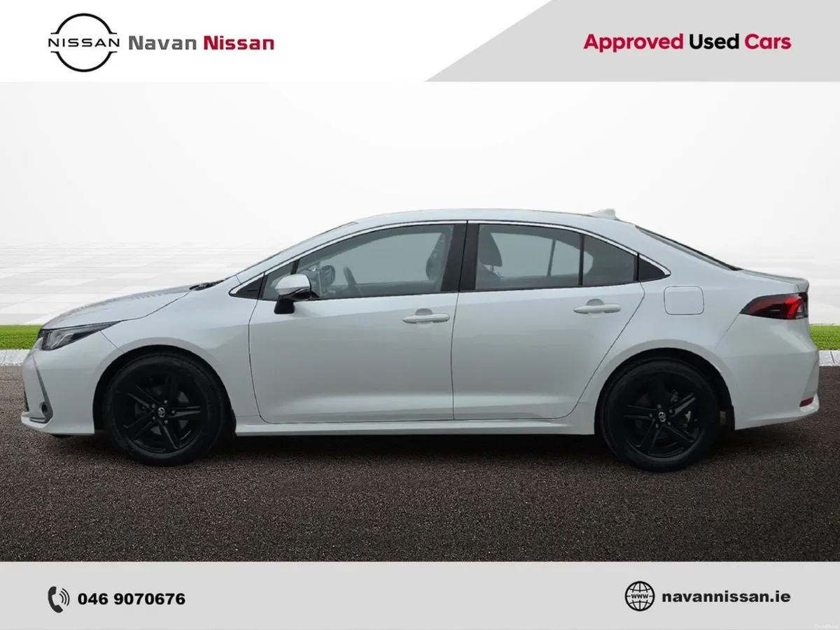 Toyota Corolla 1.8 Hybrid Luna Saloon *LOW RUNNING - Image 4