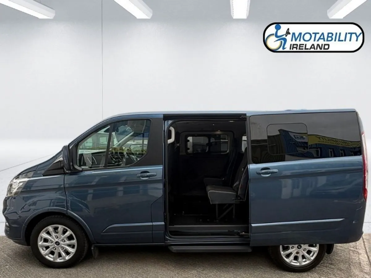 Ford Tourneo Custom Wheelchair Accessible - Image 4