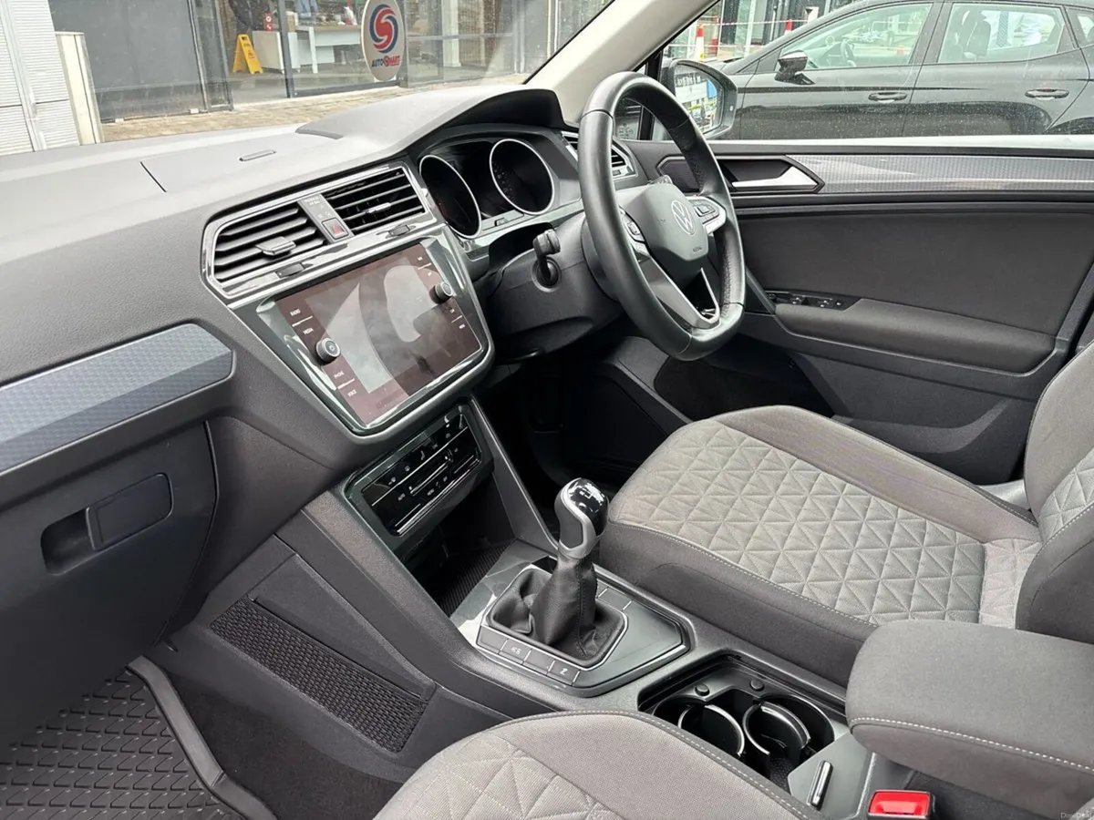Volkswagen Tiguan 2.0 TDI 122HP Life-FLASH SALE!!E - Image 3