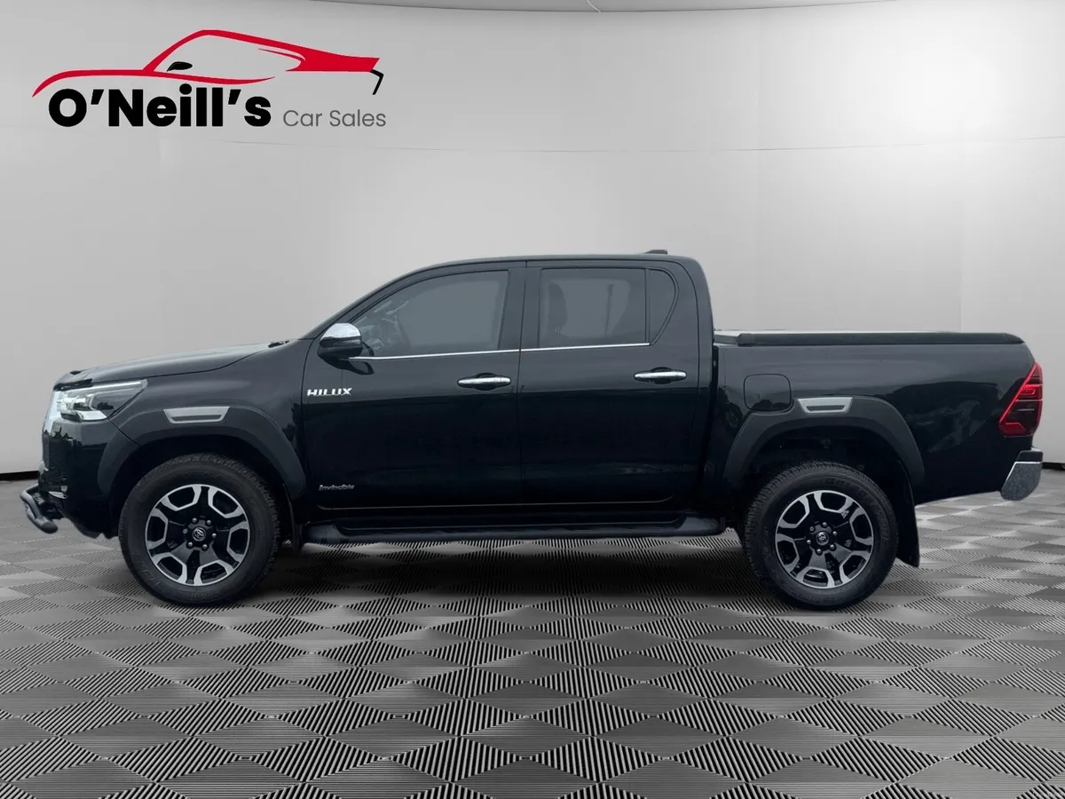 Toyota Hilux 2022 INVINCIBLE X STYLE 4WD AUTO #239 - Image 4