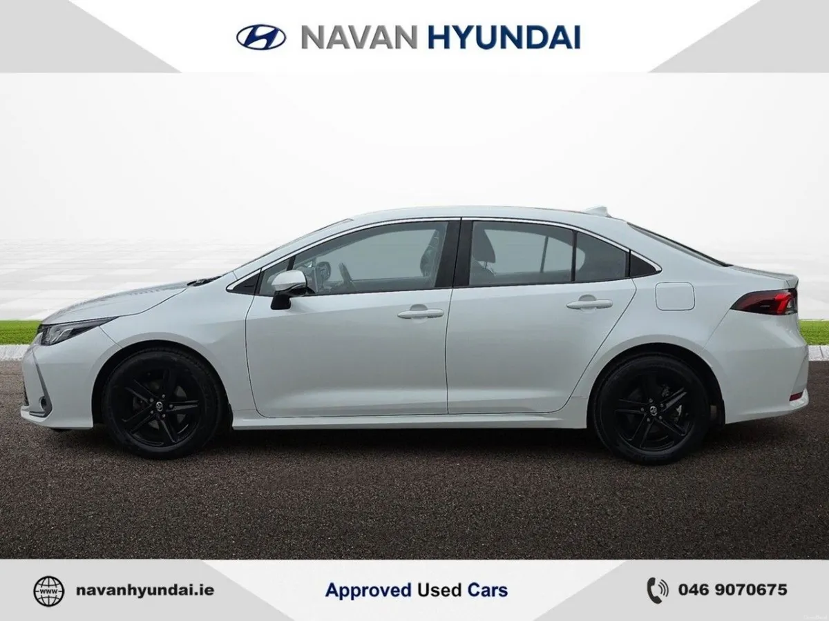 Toyota Corolla 1.8 Hybrid Luna Saloon *LOW RUNNING - Image 4