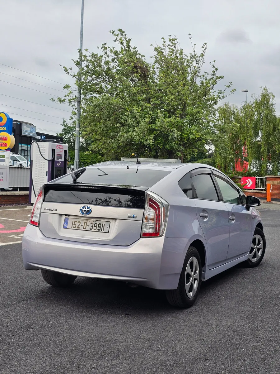 Toyota Prius 2015 Hybrid - Image 2