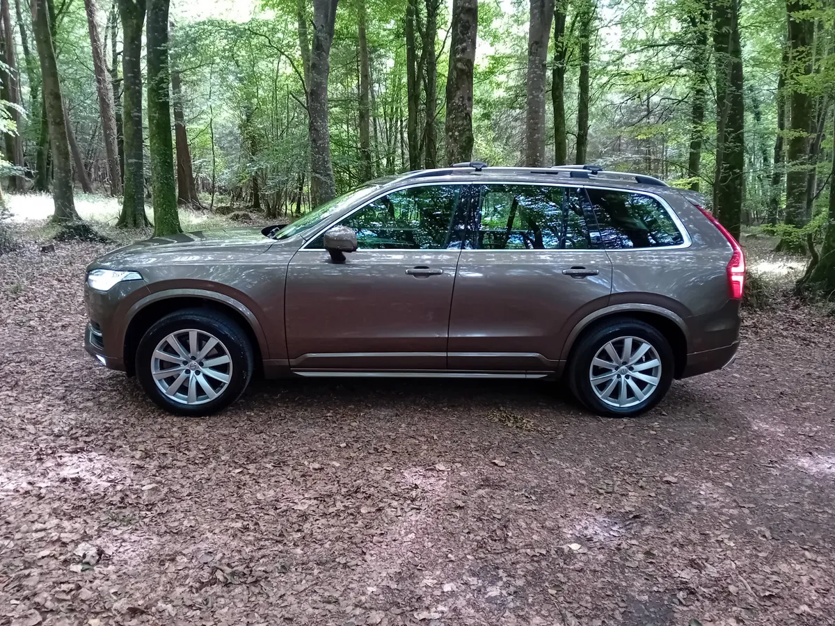 152 VOLVO  XC90, D5 AUTO 4X4 MOMENTUM SUV - Image 4