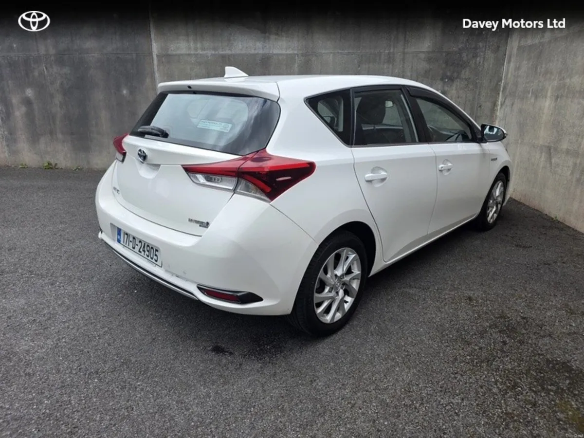 Toyota Auris AURIS HYBRID LUNA 5DR - Image 2