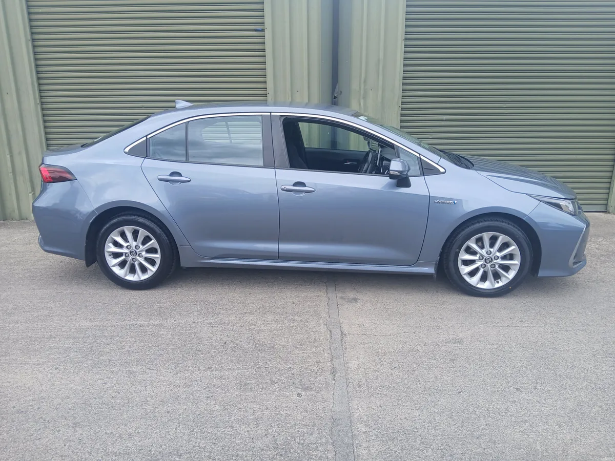 Toyota Corolla hybrid saloon 2019 lady owned - Image 2