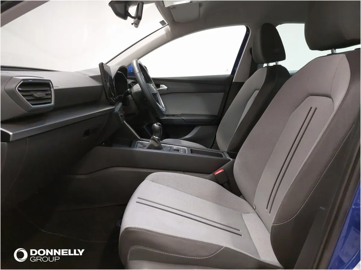 SEAT Leon Hatchback SE Dynamic - Image 2