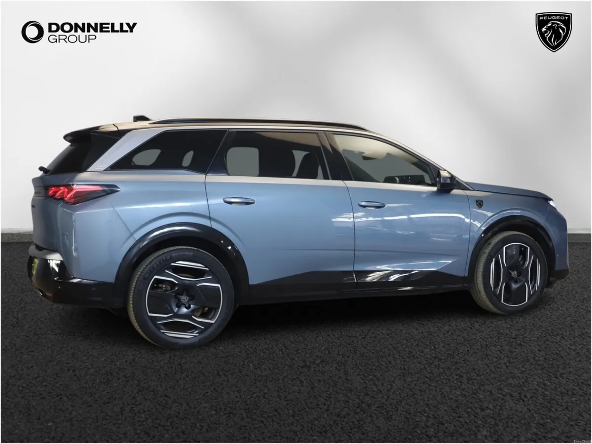 Peugeot 5008 E- Electric Estate GT - Image 3