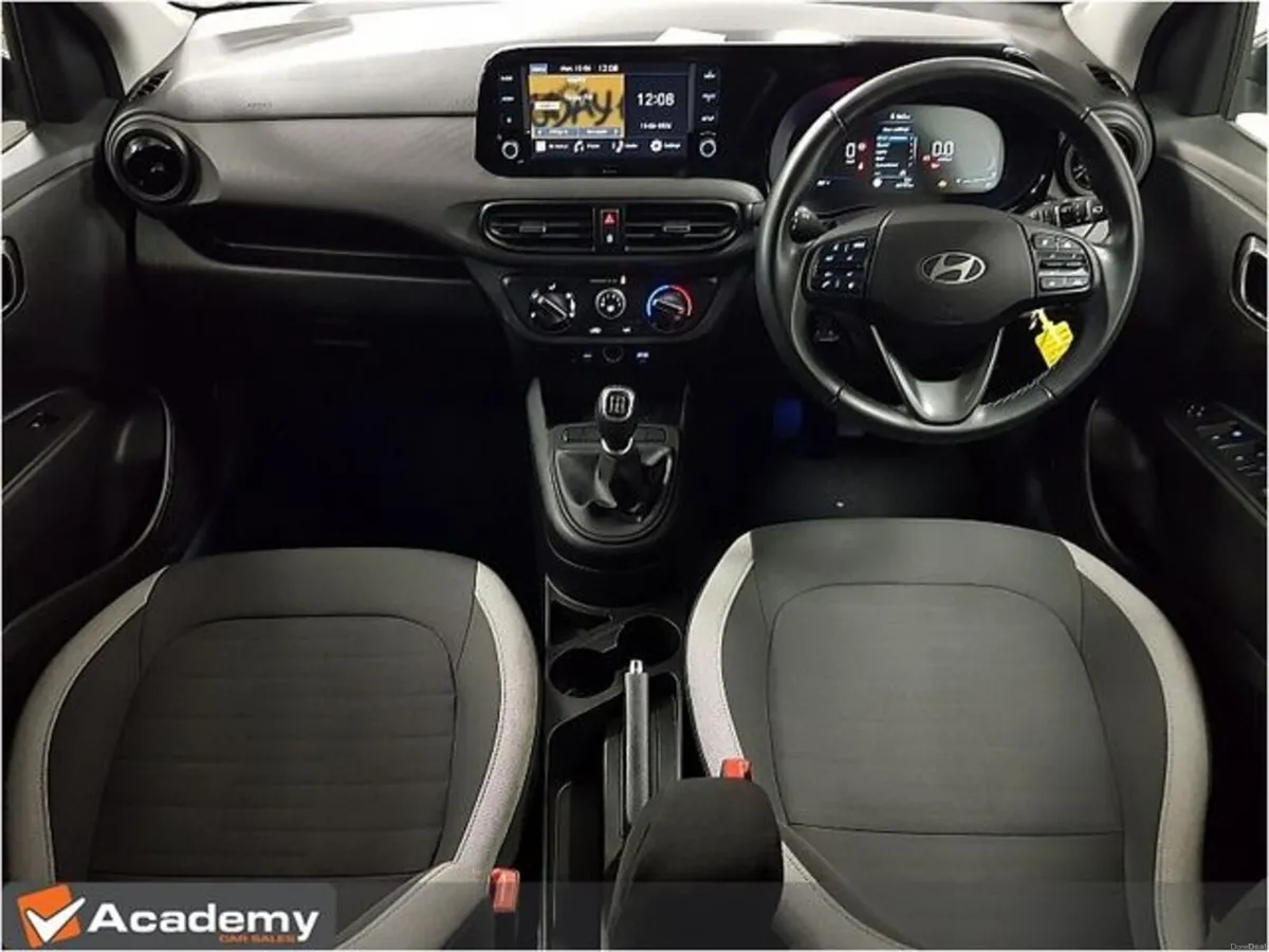 Hyundai i10 Deluxe Plus 5DR - Image 2