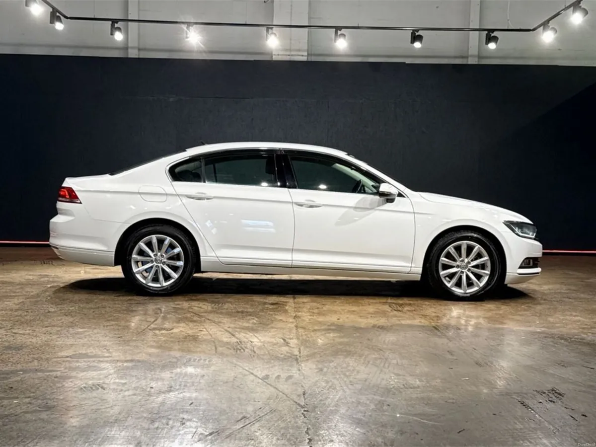 Volkswagen Passat 1.4 TSI COMFORT LINE - FACTORY A - Image 3
