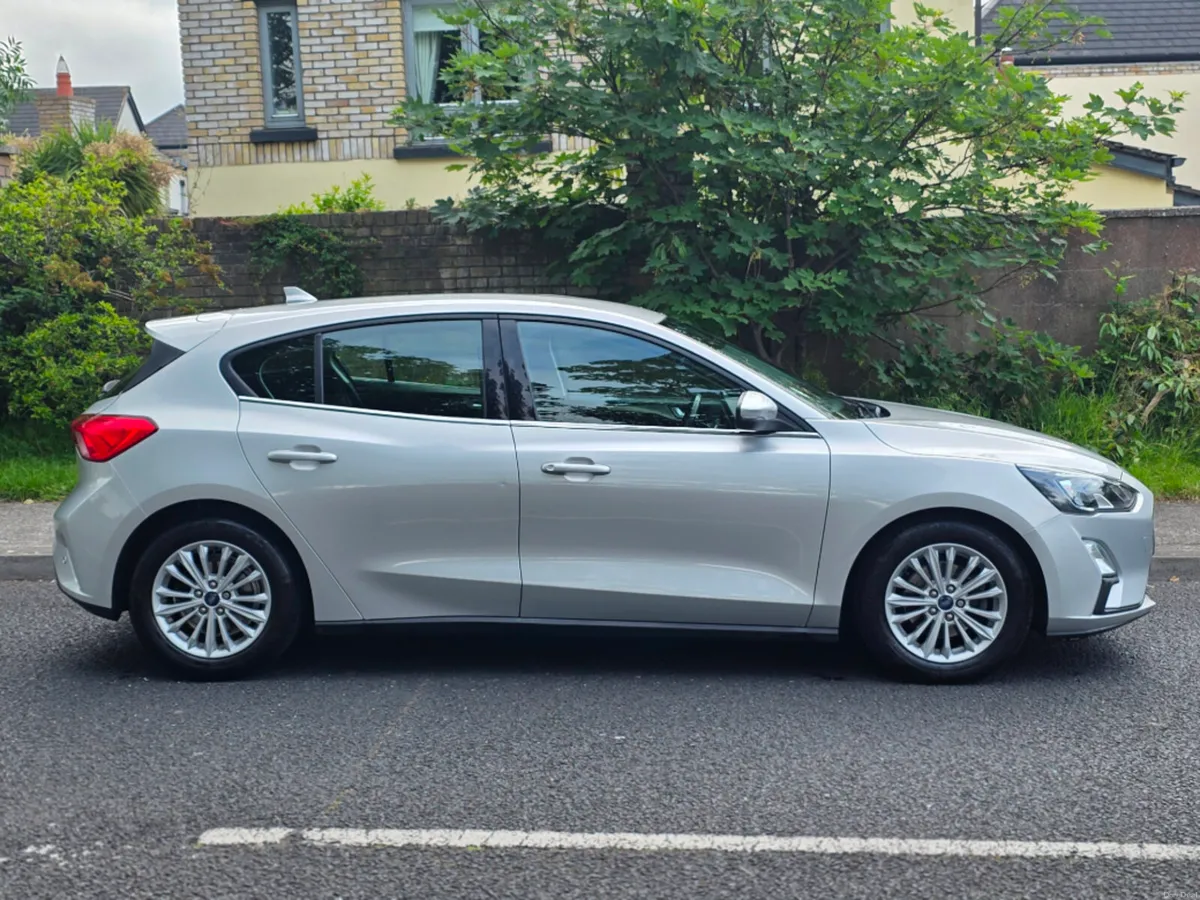 Ford Focus Titanium Edition 5D 1.5TD120 4 - Image 3
