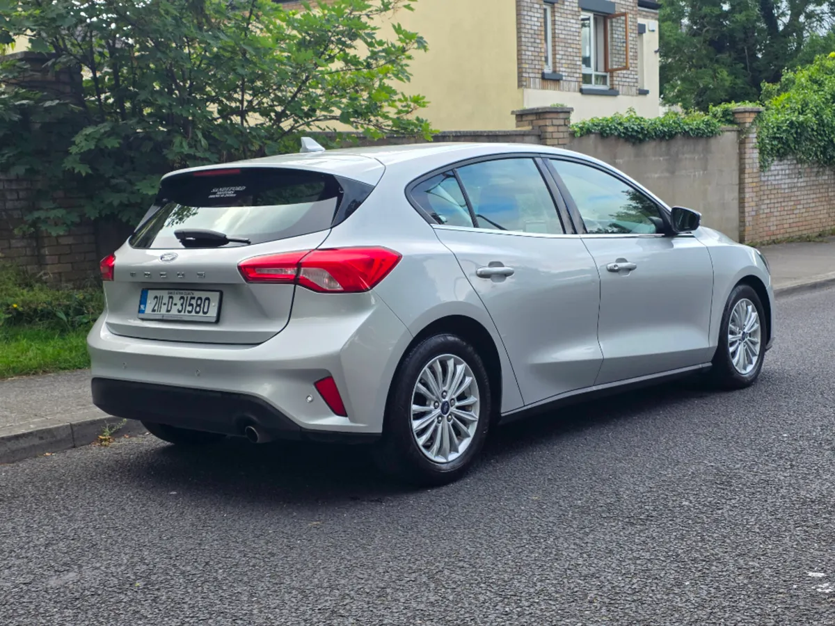 Ford Focus Titanium Edition 5D 1.5TD120 4 - Image 4