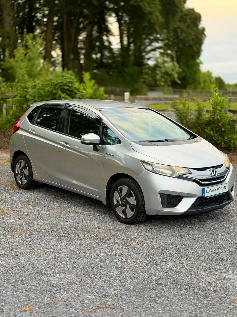 Honda Fit 2015 | 1.5 Hybrid | Automatic - Image 4