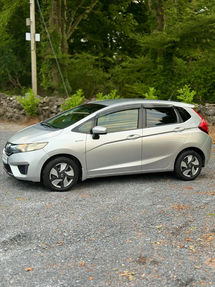 Honda Fit 2015 | 1.5 Hybrid | Automatic - Image 2