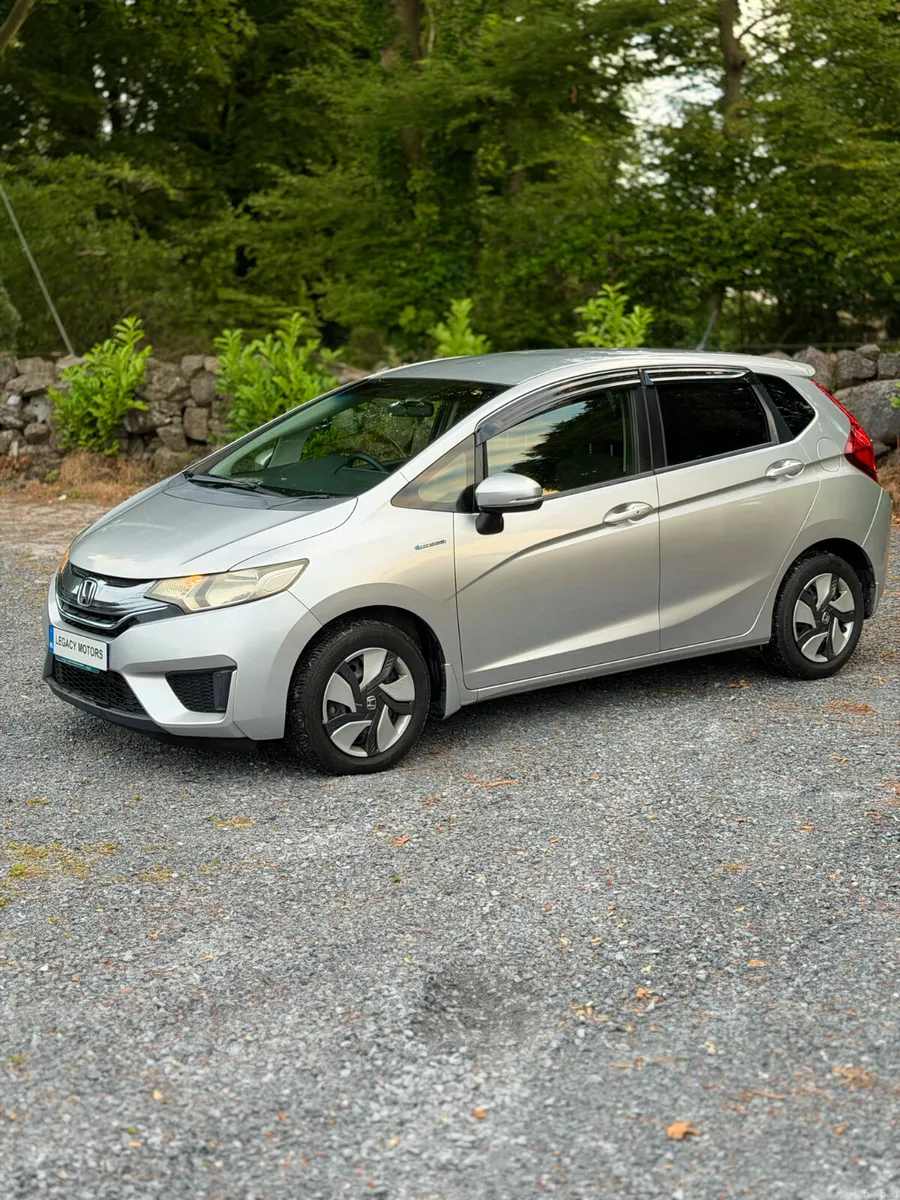 Honda Fit 2015 | 1.5 Hybrid | Automatic - Image 5