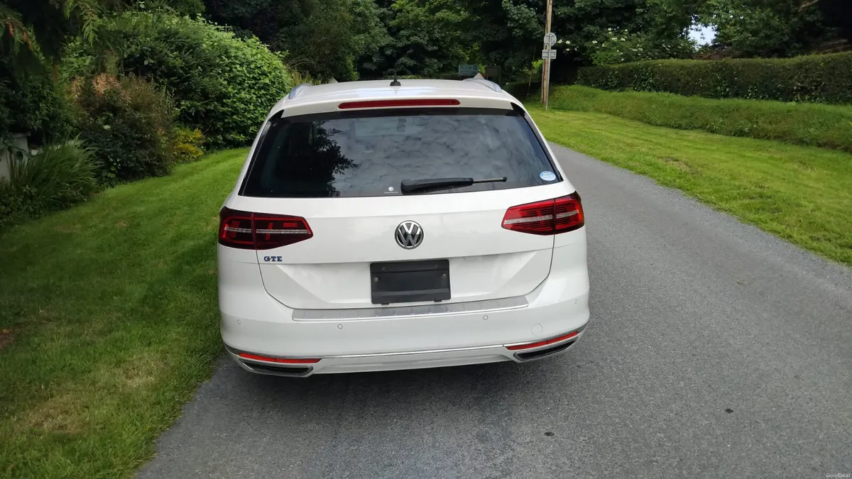 Volkswagen Passat Gte 1.4 hybrid - Image 4