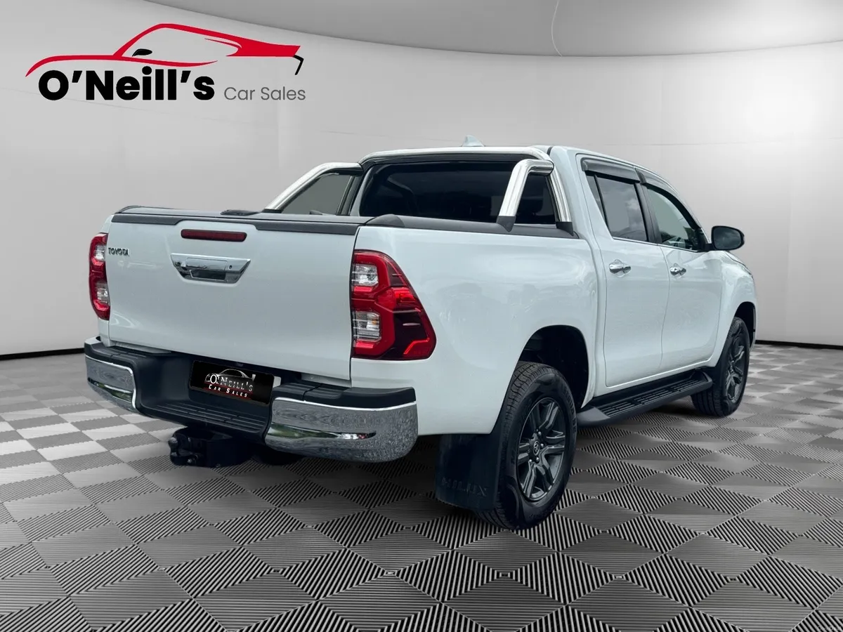 Toyota Hilux 2023 2.8 SR5 D/CAB AUTO 4DR #291 - Image 6