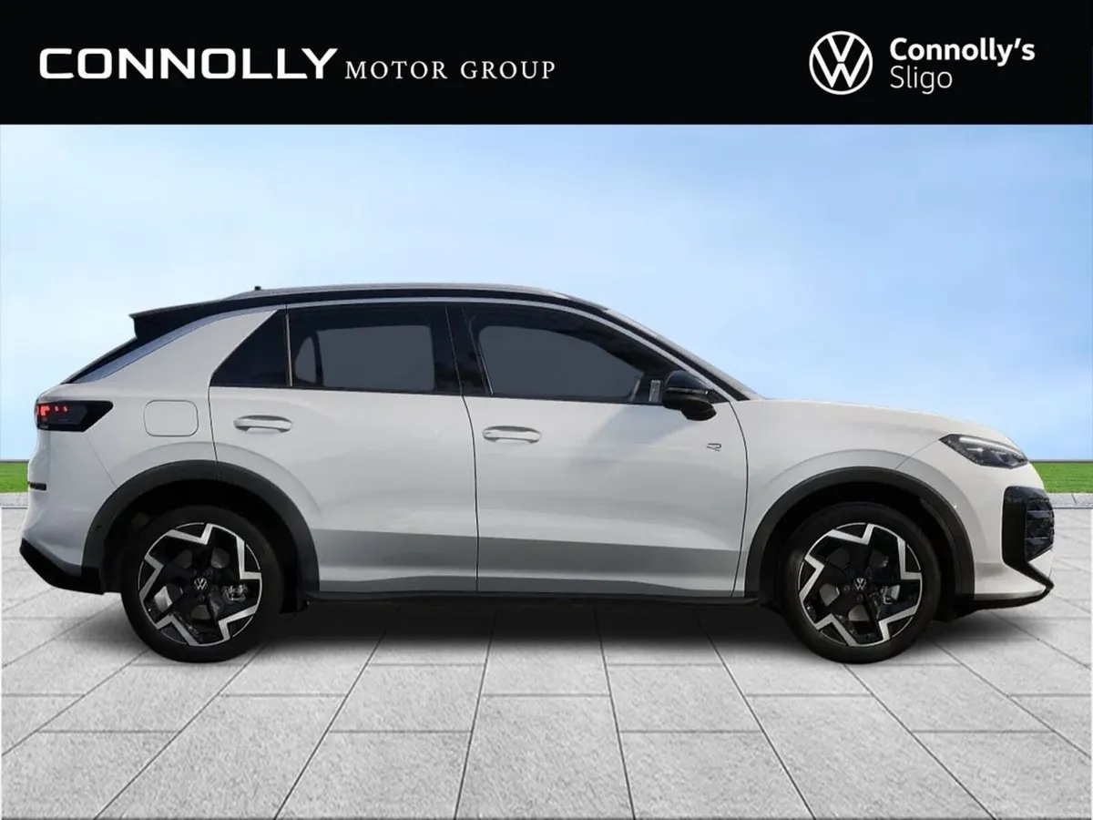 Volkswagen T-Roc RLINE 1.5TSI 150HP AUTO *NEW MODE - Image 3