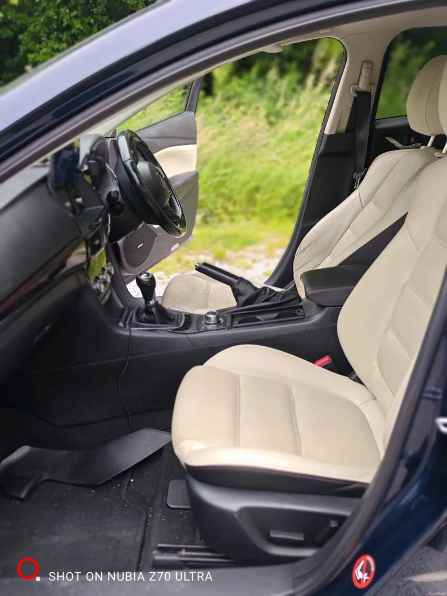 Mazda 2015 sedan - Image 4