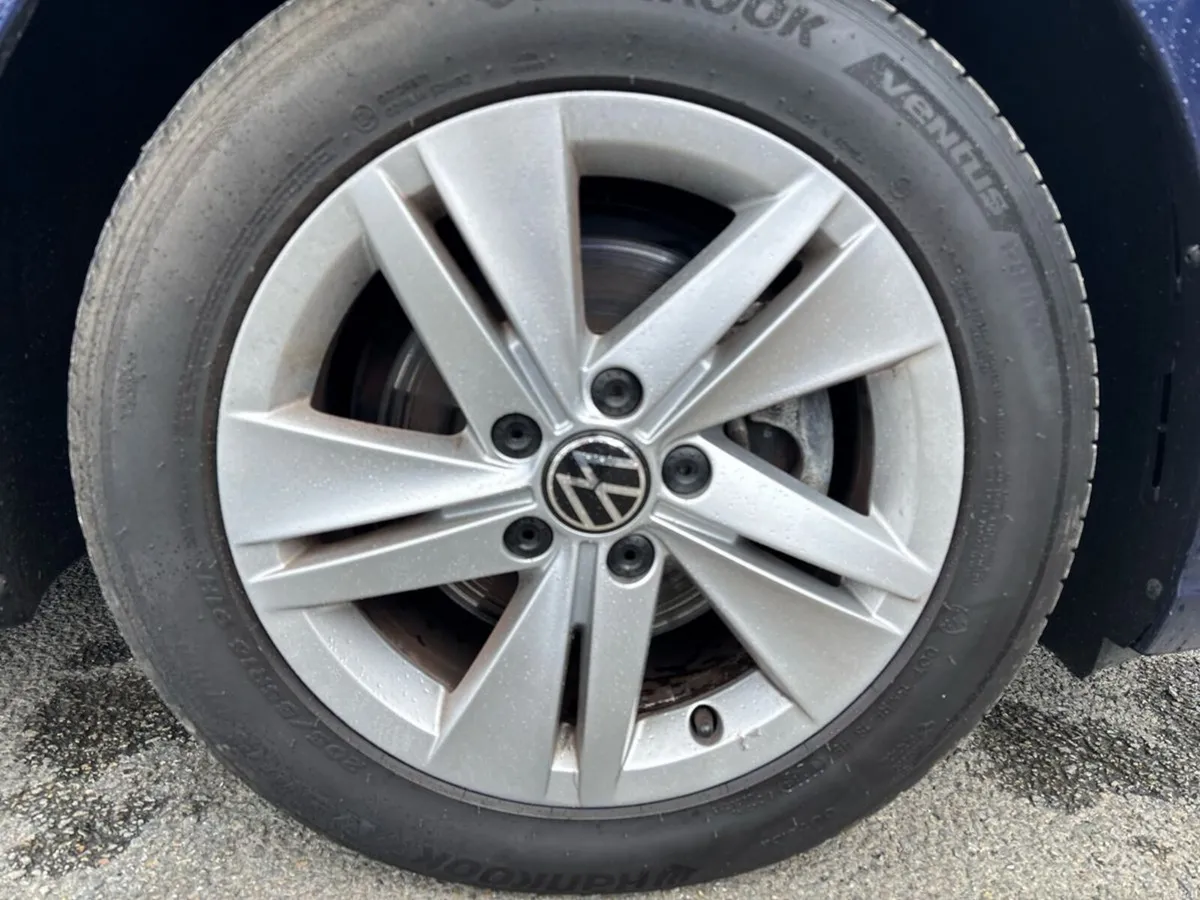 Volkswagen Golf 2.0 TDI 115HP Life - Image 5
