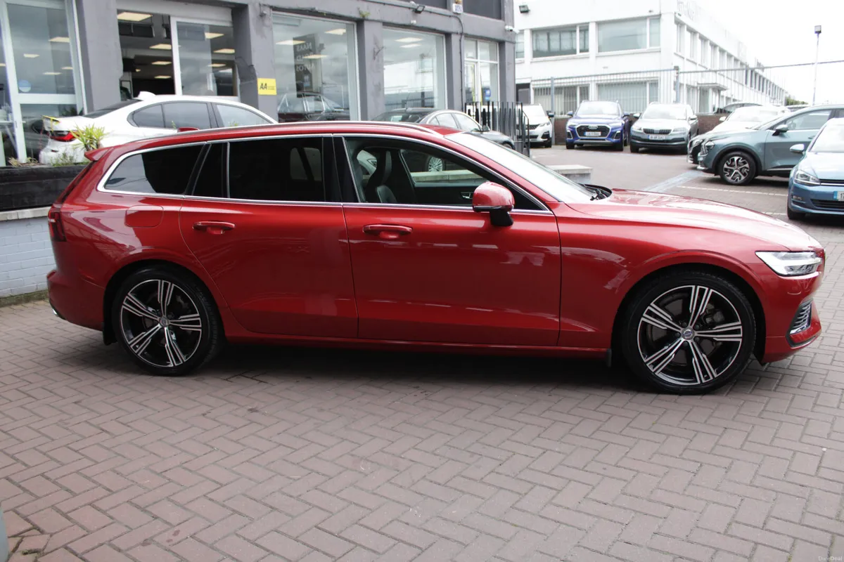 2019 VOLVO V60 T6 INSCRIPTION AWD PLUG-IN HYBRID - Image 3