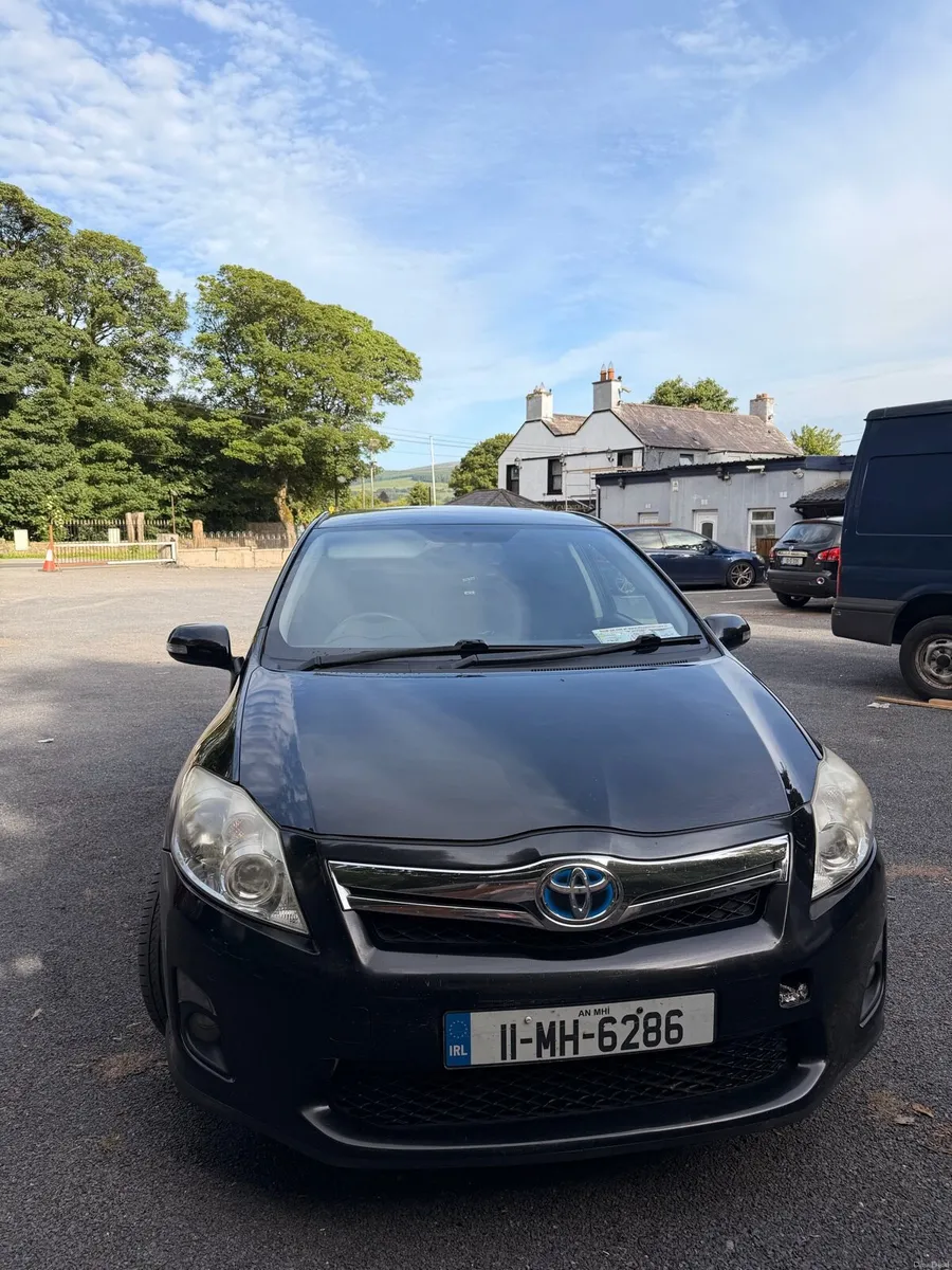 Toyota Auris Hybrid Automatic - Image 1