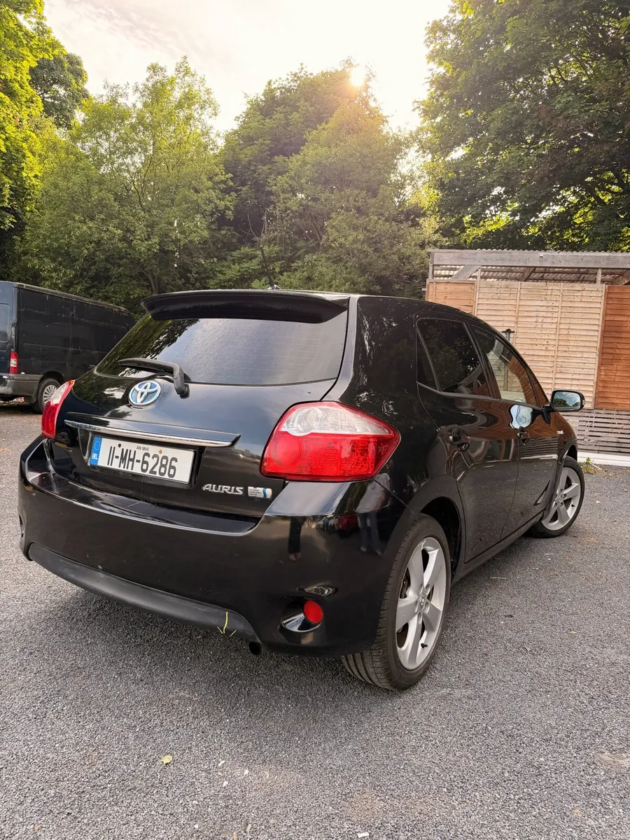 Toyota Auris Hybrid Automatic - Image 2