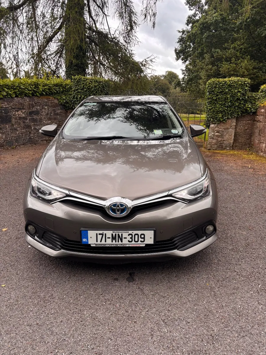 2017 Toyota Auris 1.8 Hybrid Automatic - Image 3