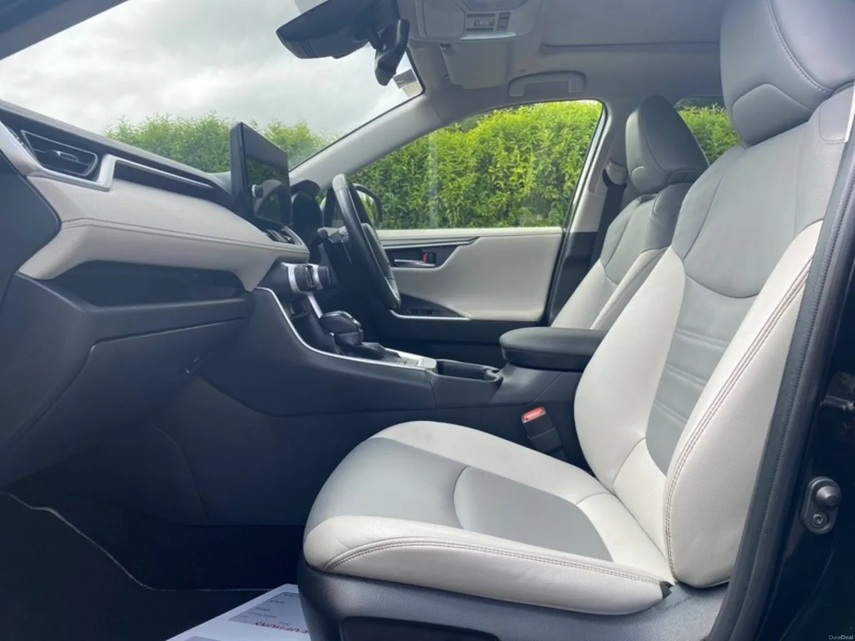 Toyota RAV4 RAV4 HYBRID PLATINUM FWD - Image 6