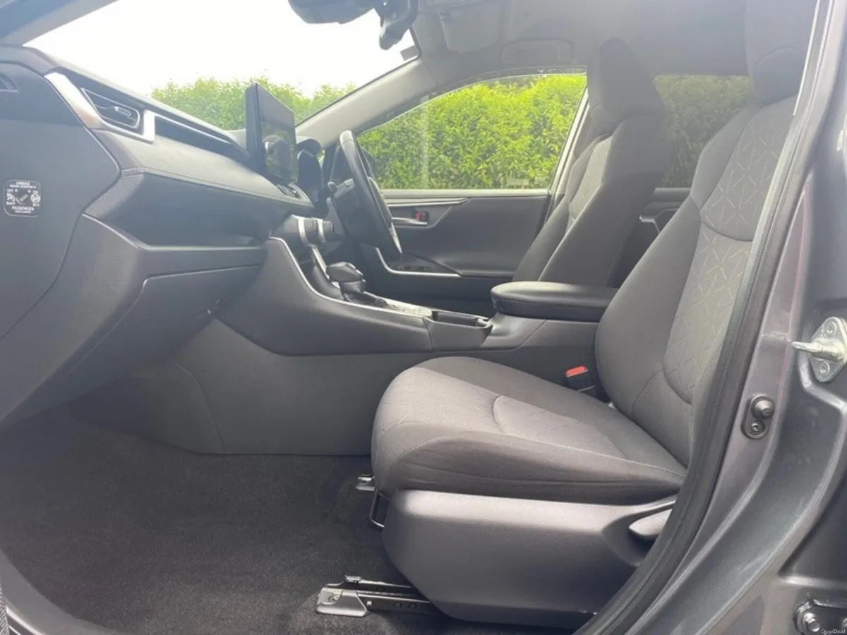 Toyota RAV4 RAV4 HYBRID LUNA 4DR AUTO - Image 6