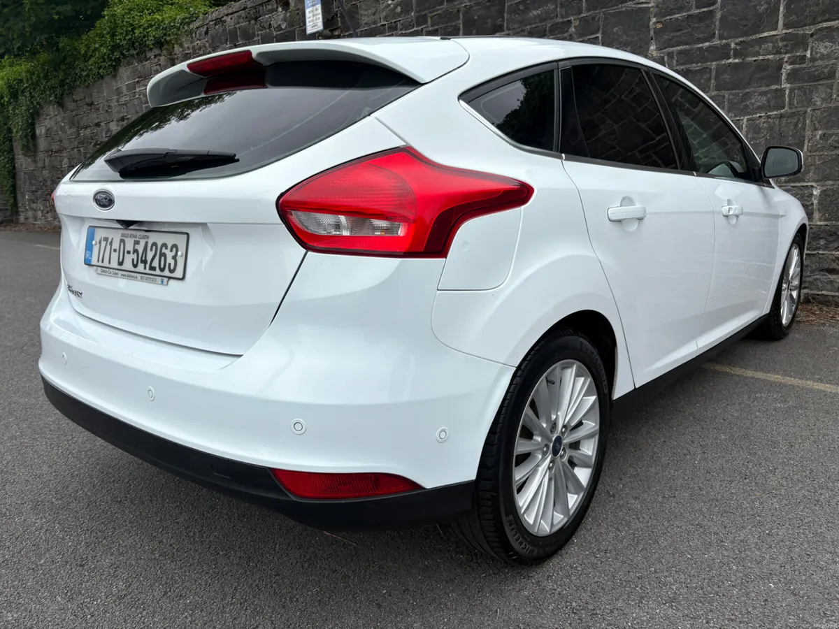 17 Ford Focus Titanium! AUTO! Trade ins+warranty👍 - Image 4