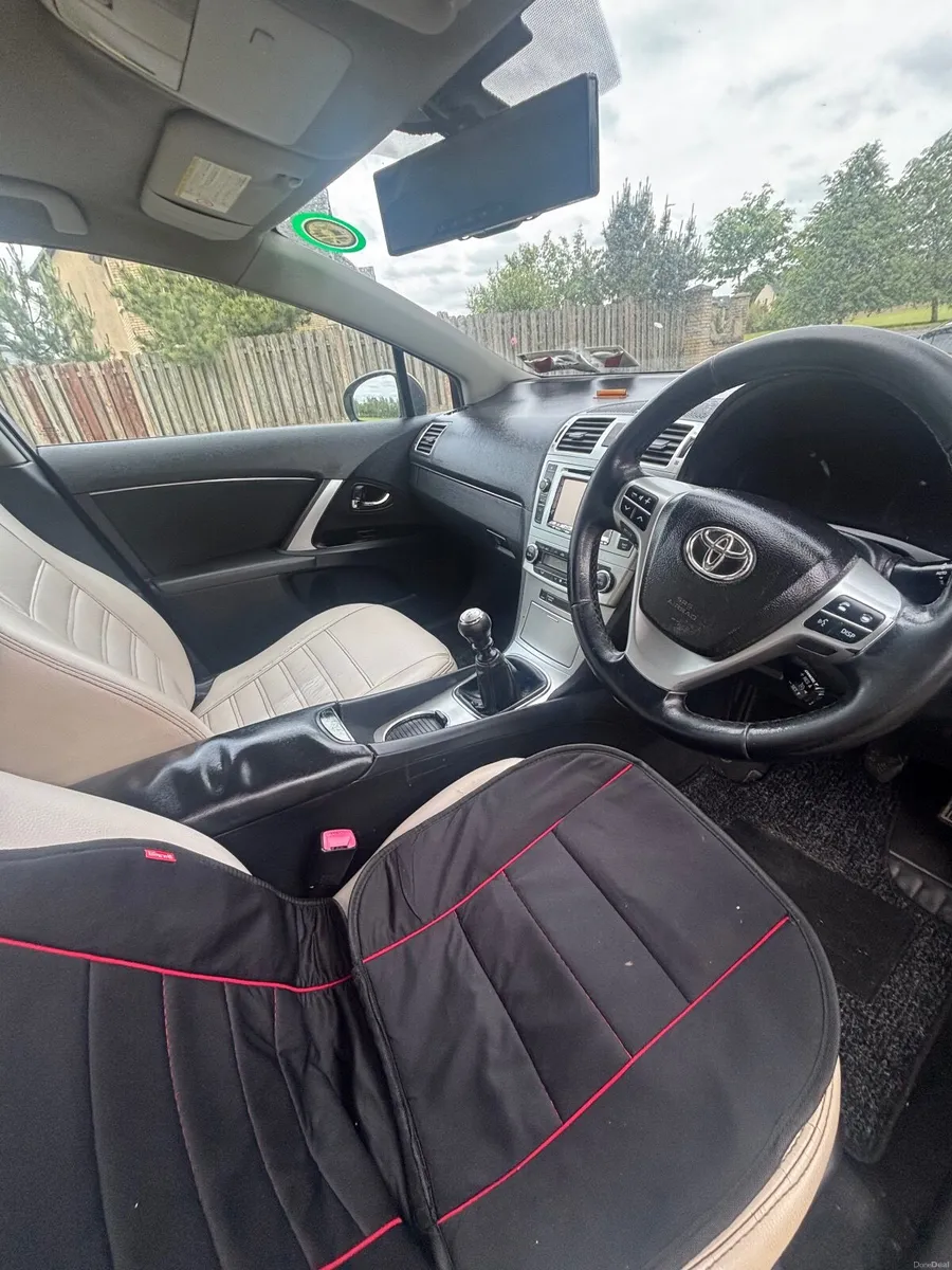 Toyota Avensis 2012 - Image 2