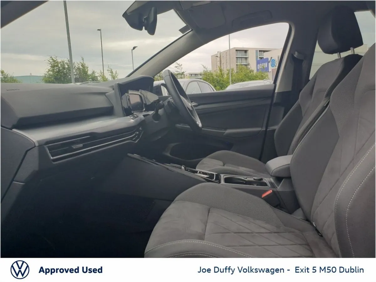 Volkswagen Golf STYLE 1.4TSI PHEV AUTO - Image 4