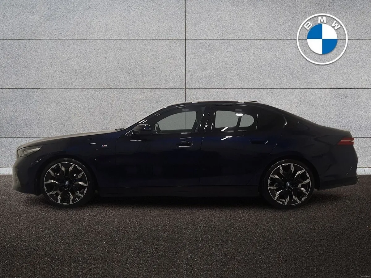 BMW 5-Series 530e M Sport Saloon - Image 4