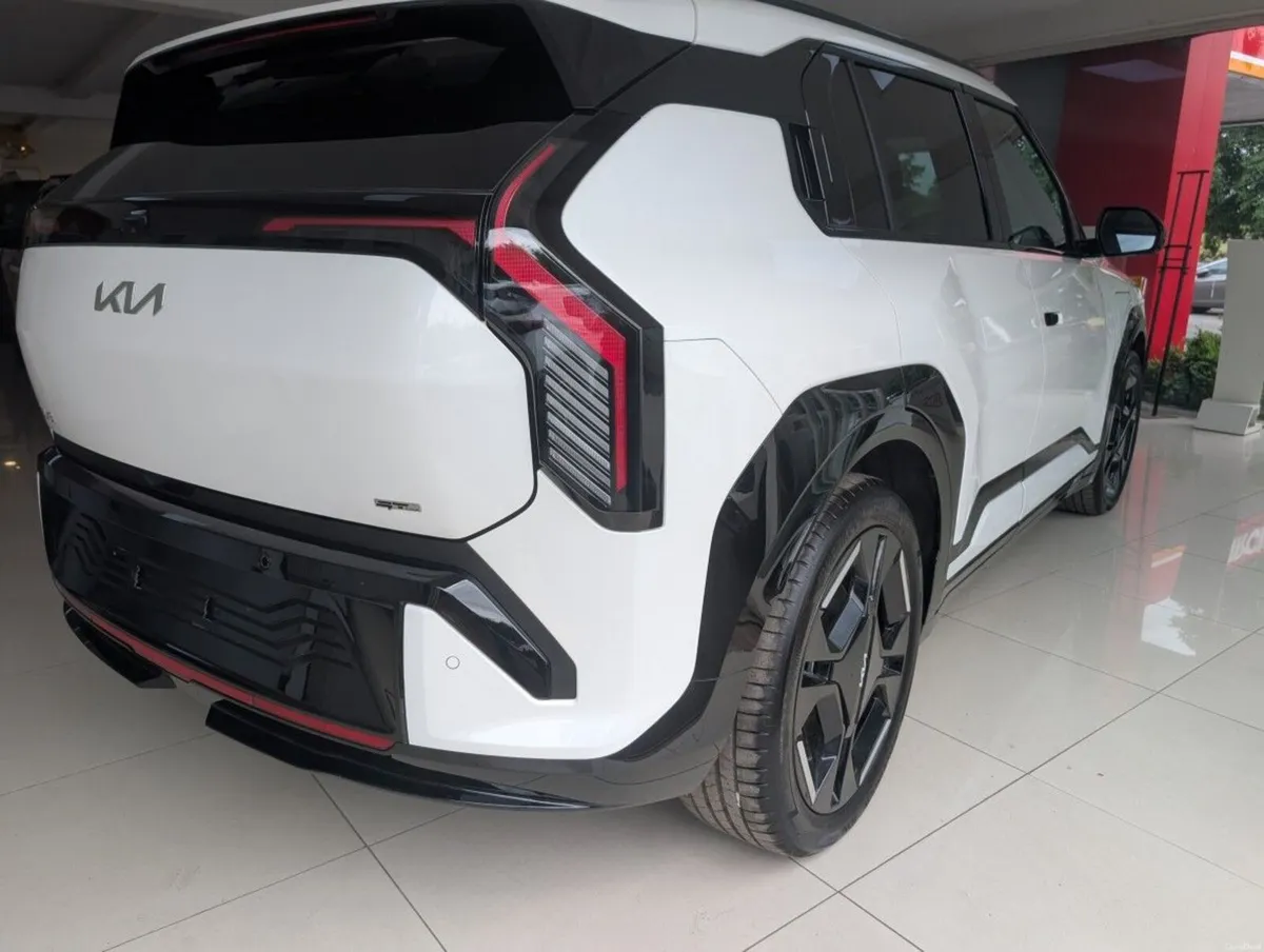 Kia EV3 GT Line with Sunroof - Image 5