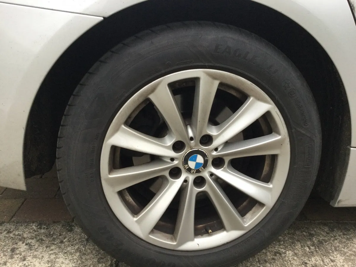 BMW 5-Series 2012 - Image 4