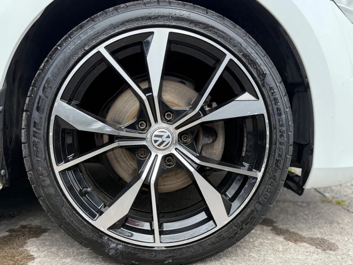 Volkswagen Golf High Spec AUTO - Image 4