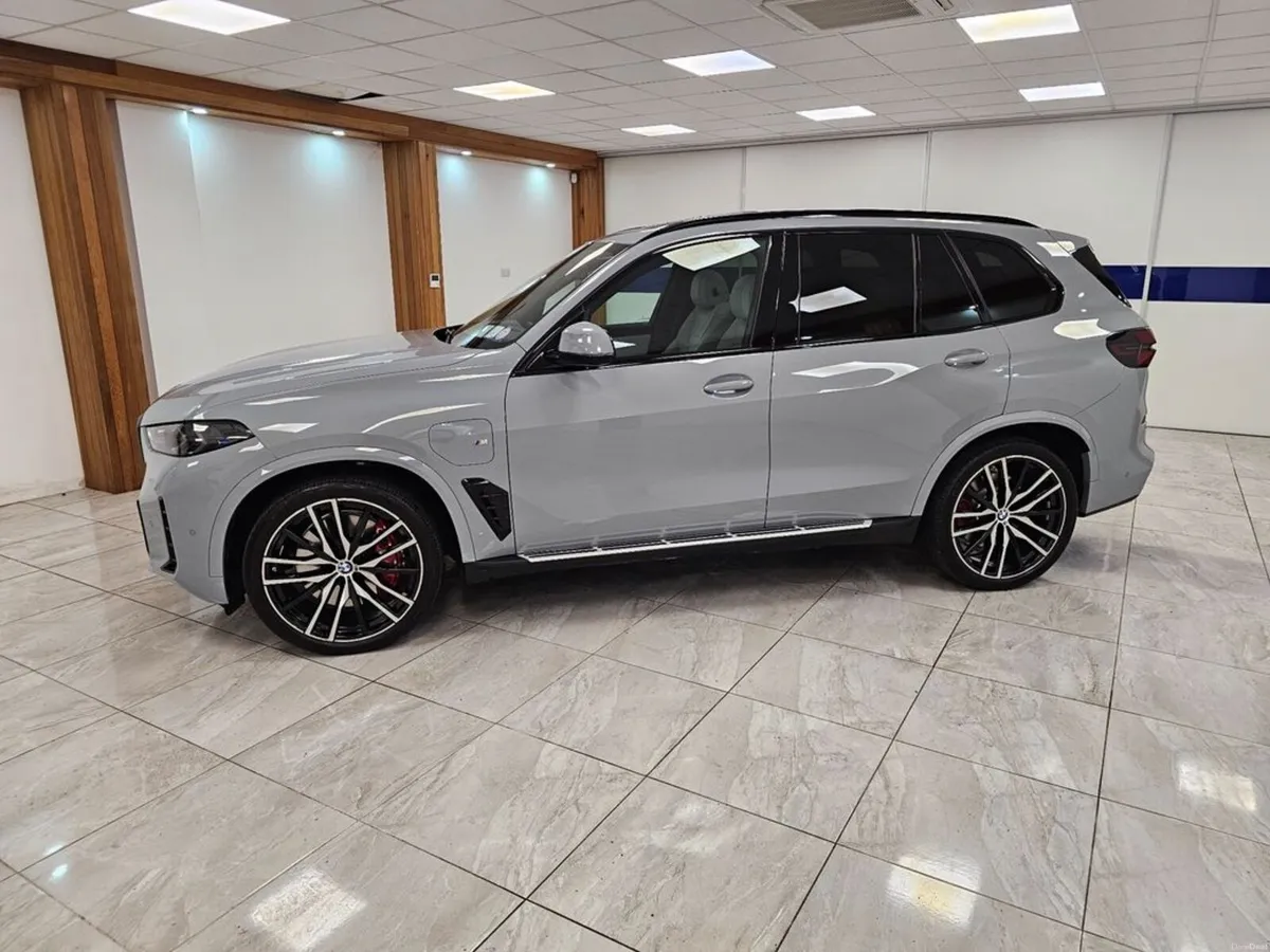 BMW X5 50e M Sport Pro // PAN SUNROOF - Image 4
