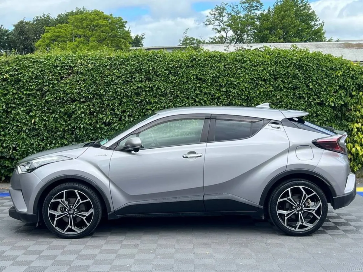 Toyota C-HR 1.8 HYBRID AUTO // NEW 19" DIAMOND CUT - Image 3