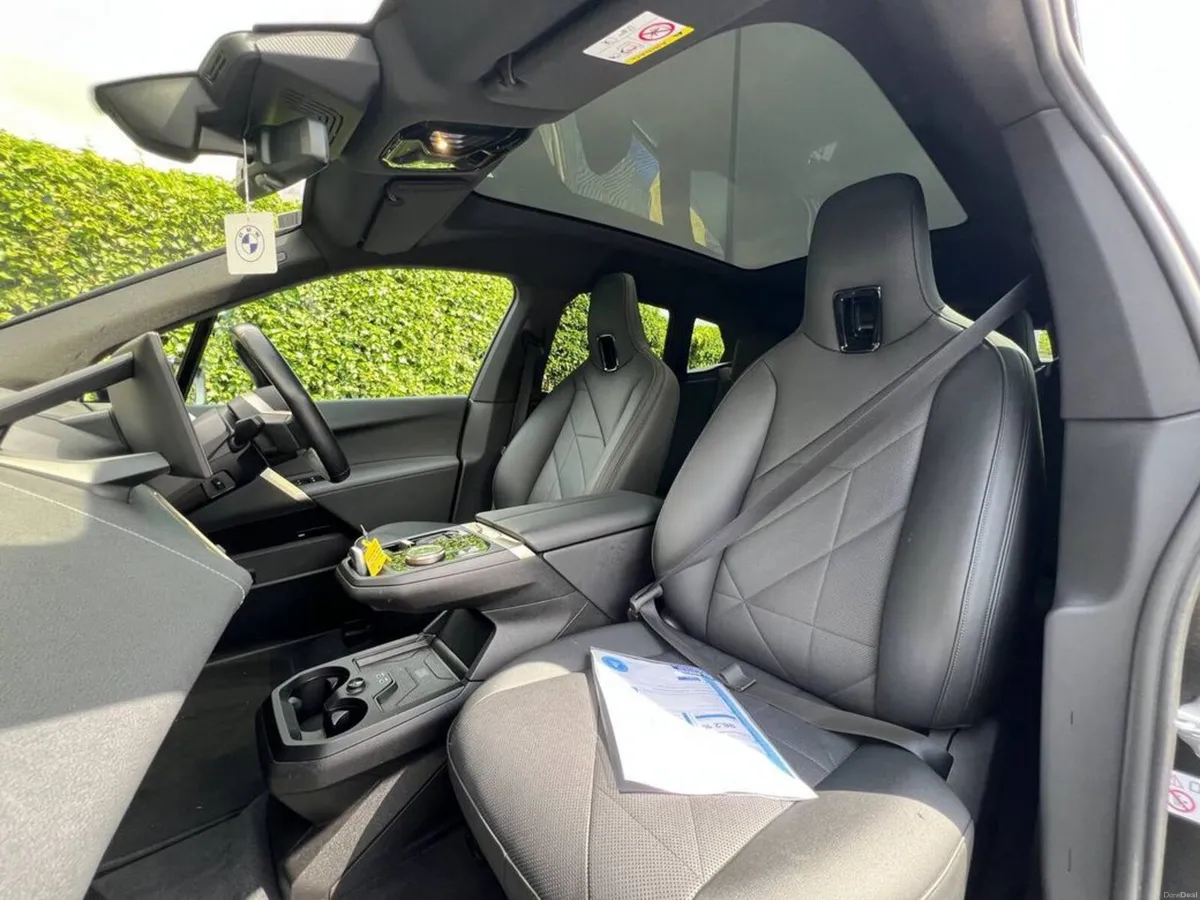 BMW iX XDRIVE40 76.6KWH // PANORAMIC SUNROOF // LE - Image 2