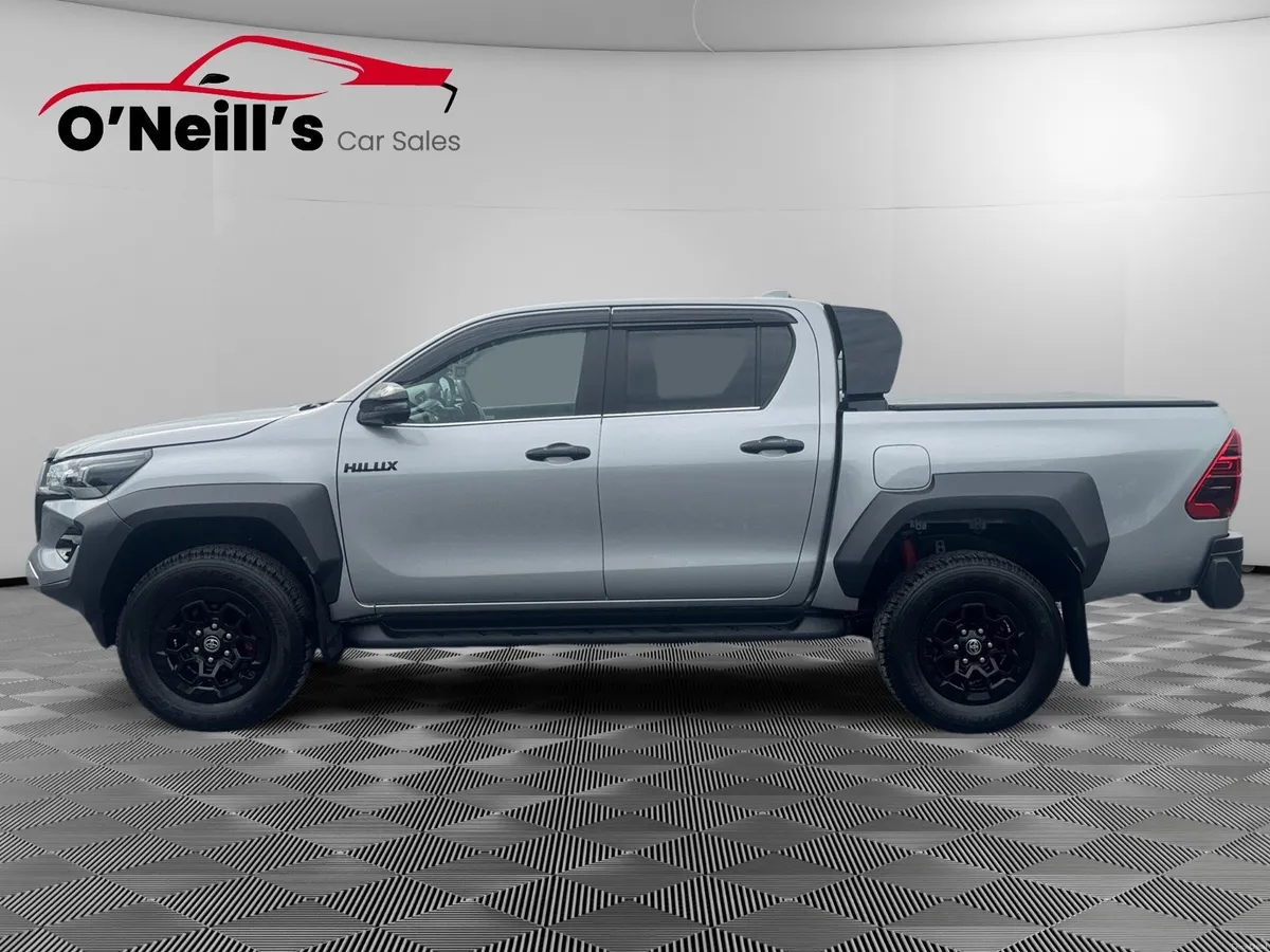 Toyota Hilux 2025 2.8 GR SPORT II #390 - Image 5