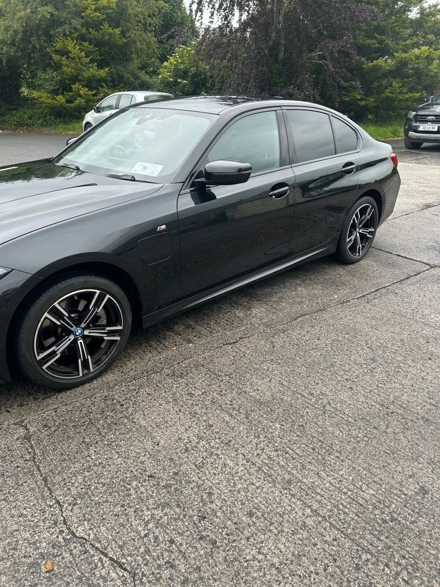 BMW 3-Series 2024 - Image 5