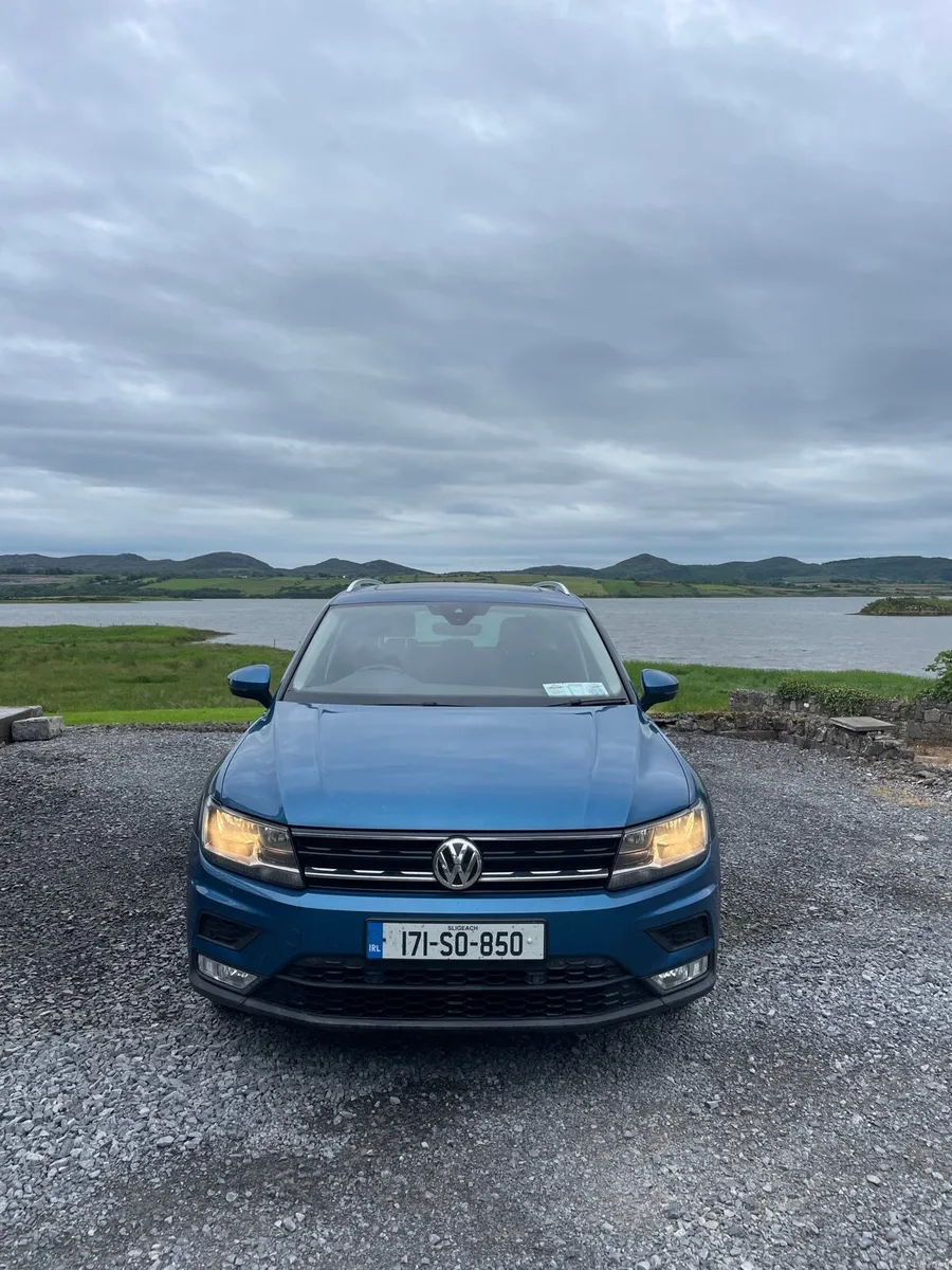 2017 Volkswagen Tiguan low kms - Image 2