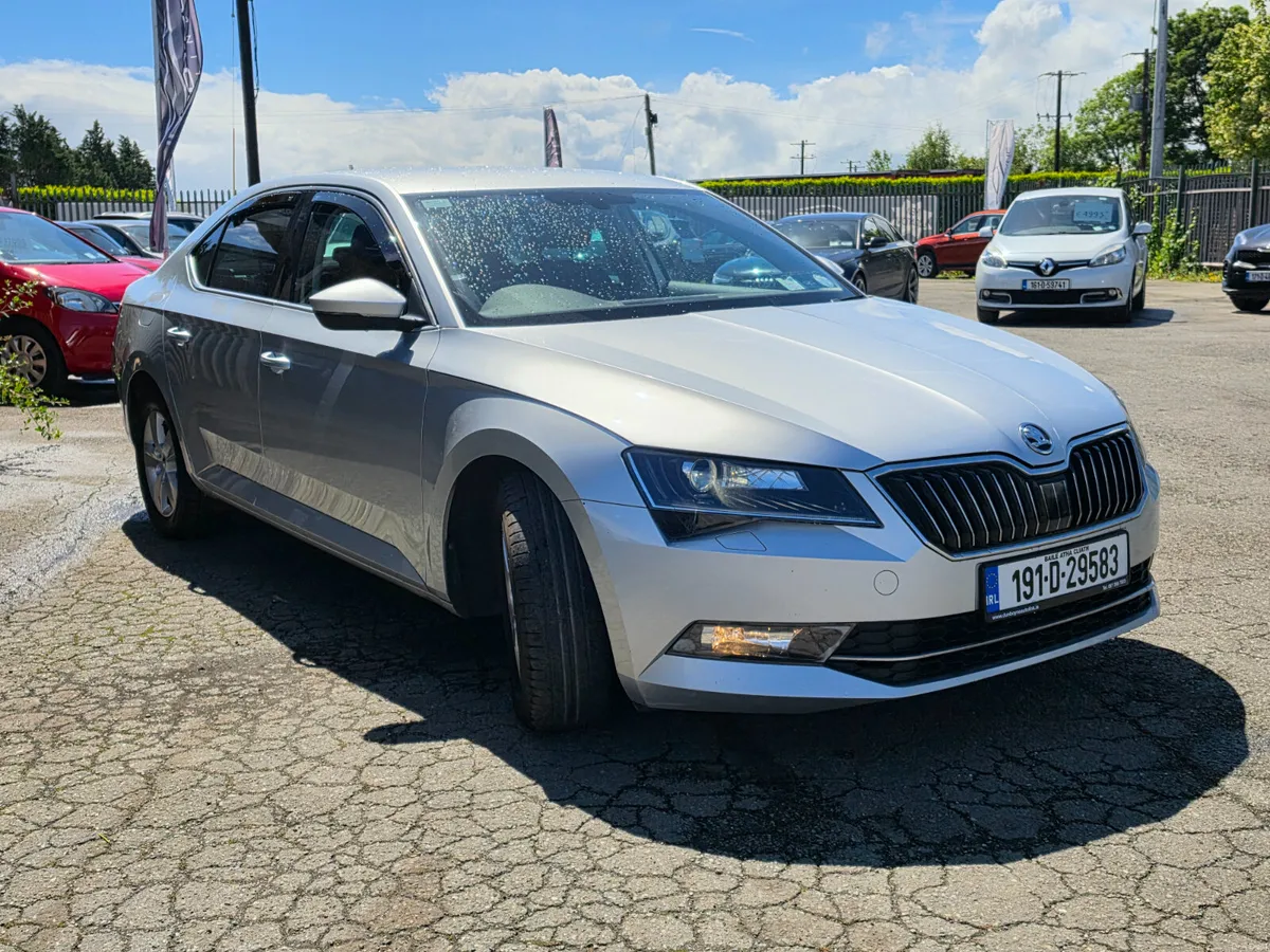 191 SKODA SUPERB *2.0Tdi*CLEAN*LOW KMS* - Image 2